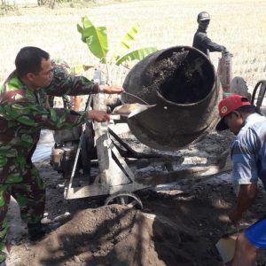 TNI dan Warga “Adu Ilmu” Operasional Molen