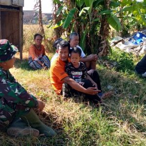 Mereka Yang Saling Berbagi Ilmu di Lokasi TMMD
