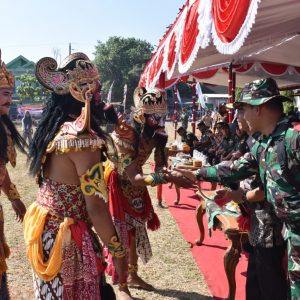 Peserta Upacara TMMD Terpukau Penampilan Seni Reog