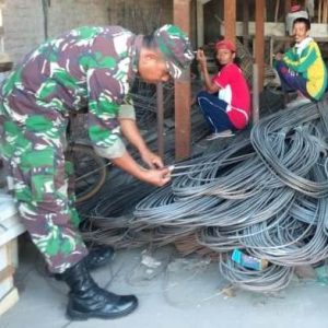 Ribuan Batang  Besi Telah Dihabiskan di TMMD Kalikondang