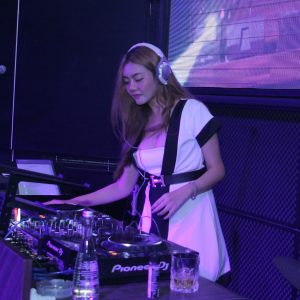 DJ Zabylla Berhasil Goyang Pengunjung Arena 9 Palembang