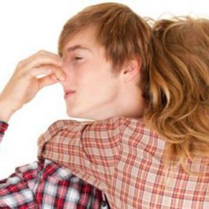 Begini Cara Bijak Memberi Tahu Bau Badan Pasangan Tanpa Menyakiti Hatinya