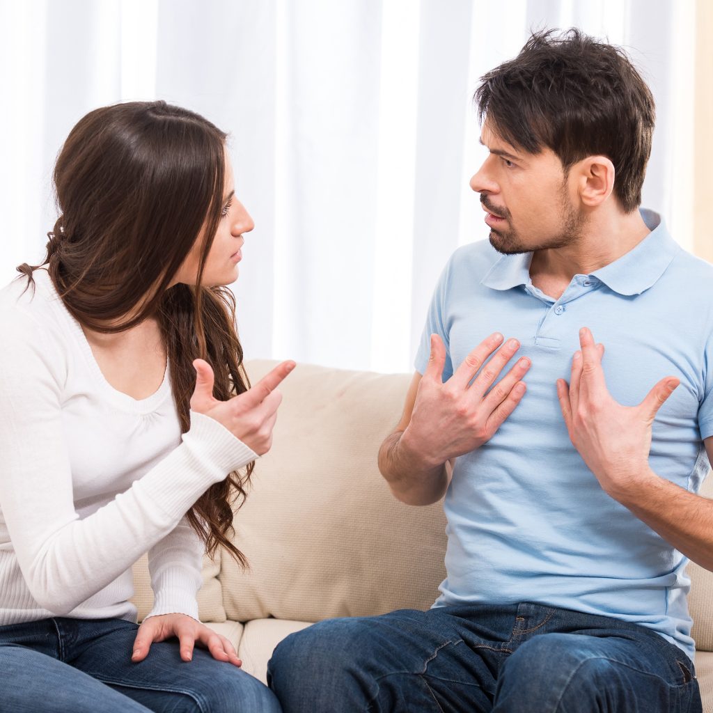 Punya Pasangan yang Terlalu Mengekang? Ini 5 Cara Menghadapinya