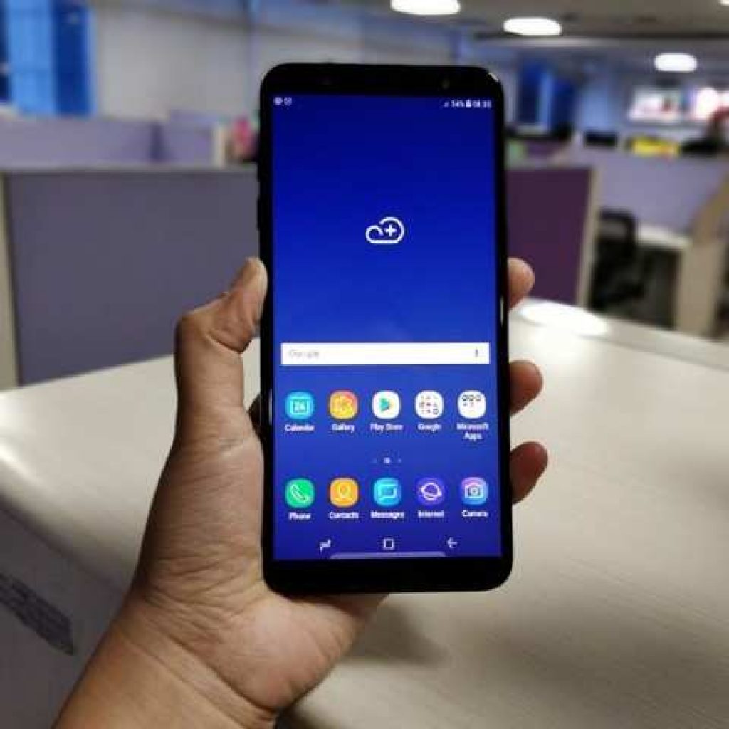 Tips Mudah Pakai Ponsel Layar Jumbo dengan Satu Tangan