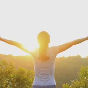 10 Cara Agar Bahagia yang Bisa Anda Coba, Ternyata Bahagia Itu Sederhana!