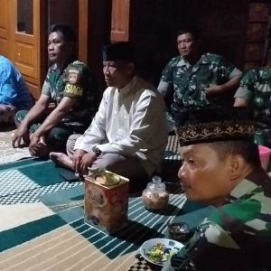 Sibuk Kerja di TMMD, Sejumlah Satgas Sempatkan Yasinan