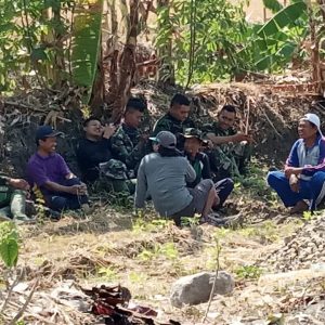 Jamu pelepas lelah, Satgas TMMD Demak jalin keakraban dengan warga