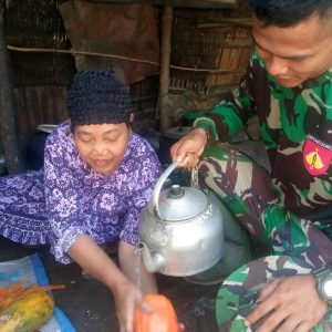 Membantu “Ibu Angkat” Wajib Dilakukan Para Satgas TMMD