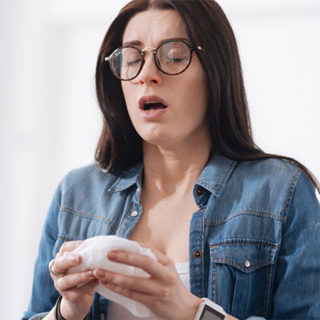 Penyebab, Gejala, Pengobatan dan Pencegahan Bersin