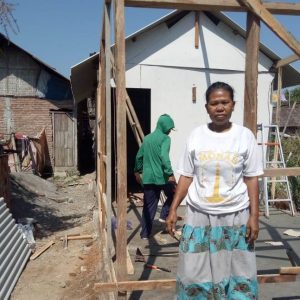 Tak Terkira Bahagia Bu Ratmin, Rumahnya Dibangun Tentara.