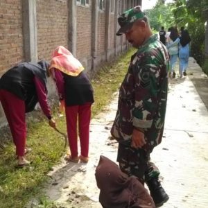 TNI Juga Pelopori Kebersihan Kepada Warga Desa Sasaran TMMD