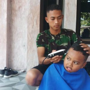 Ingin Cukur Seperti Pak Tentara
