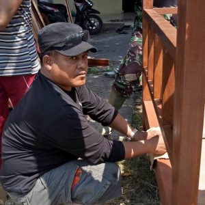 TNI Satgas Berhasil bangun gardu Siskamling Yang Representatif