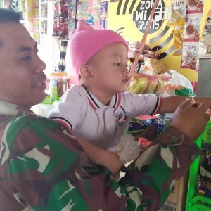 Anak-Anak Semakin Lengket Dengan TNI
