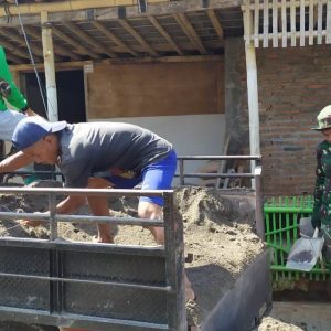 TNI Ternyata Tak Pernah Risi Untuk Kerja Kasar Saat di Lokasi TMMD