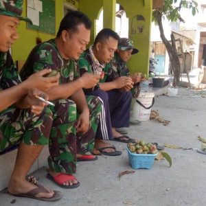 Nikmati Buah Khas Demak Di Detik-Detik Akhir TMMD