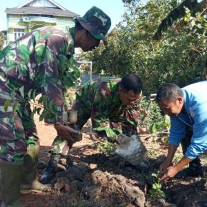 Talud TMMD Kalikondang, Mempercantik Taman Desa Sekaligus Menyehatkan