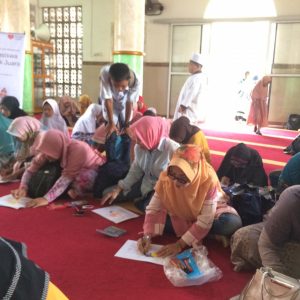 Peringati HUT RI, Emak Emak RZ Ikut Lomba Mewarnai
