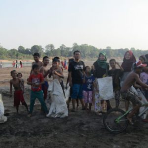 Menuju World Cleanup Day 2019, Komunitas di Muba Bersih-Bersih Sungai Musi