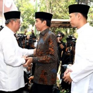 Presiden Jokowi Melayat Ibunda SBY