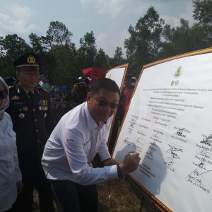 Kepala BRG Bersama Warga Banyuasin Deklarasi Gotong Royong Jaga Gambut