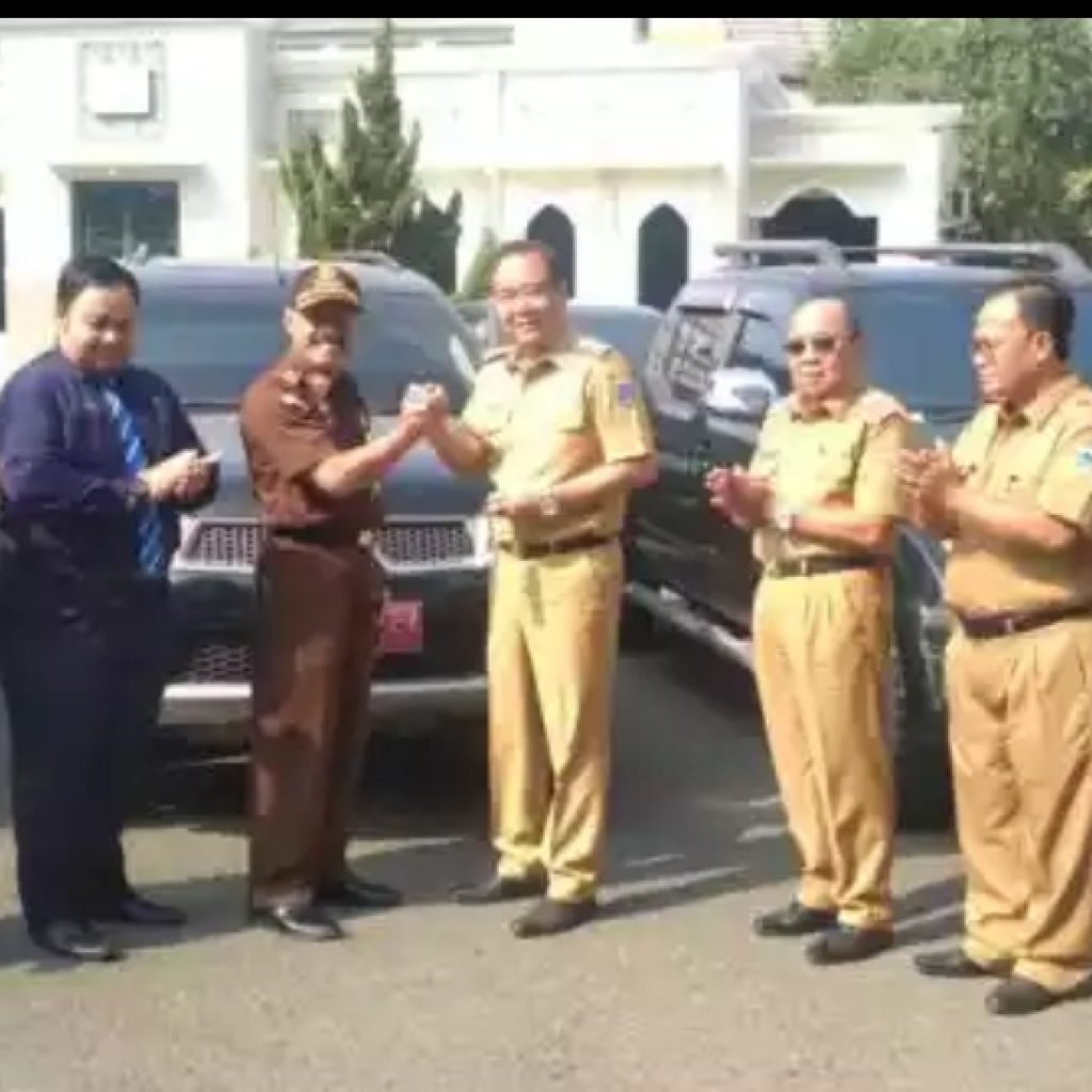 Empat Mantan Pejabat Kembalikan Mobil Dinas Pemkab Lahat