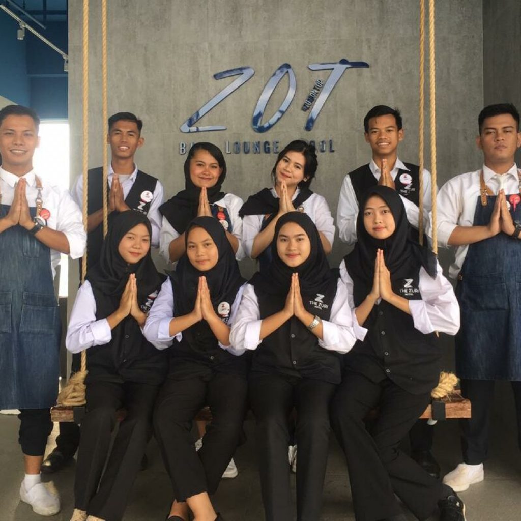 Fasilitas ZOT Bar Lounge Pool Dapat Digunakan Semua Kebutuhan