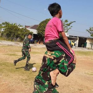 Ini salah Satu Cara TNI Satgas TMMD Diidolakan Anak-anak