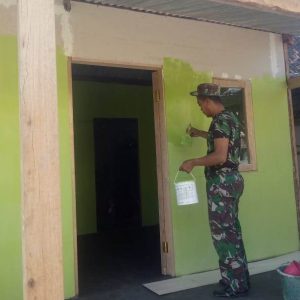 Pengecatan Di RTLH Mbah Wartimo Dikebut Jelang Penutupan TMMD