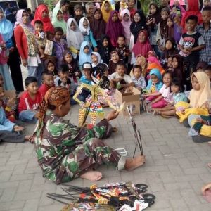 Babinsa Kalikondang Yang Multi Talenta di TMMD Kalikondang