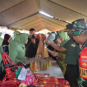 Stand Pasar Murah Di Upacara Penutupan TMMD Diserbu Warga