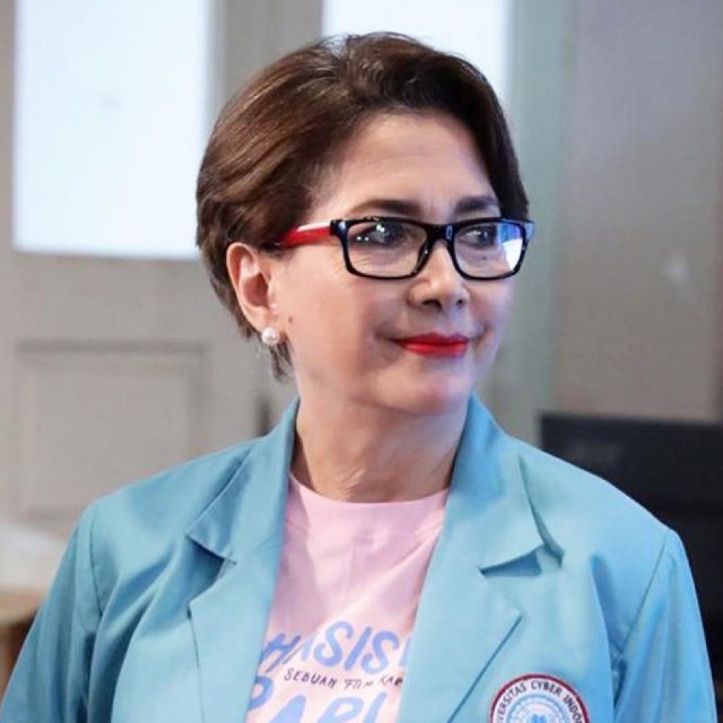 Cara Widyawati Imbangi Diri dengan Aktor Muda