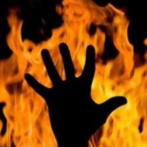 Ibu Muda Ini Tega Bakar Suaminya Sendiri