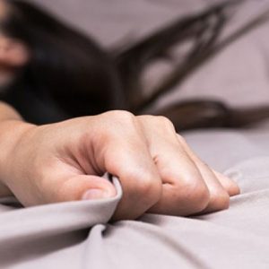 Benarkah Masturbasi Bikin Lutut Kopong?