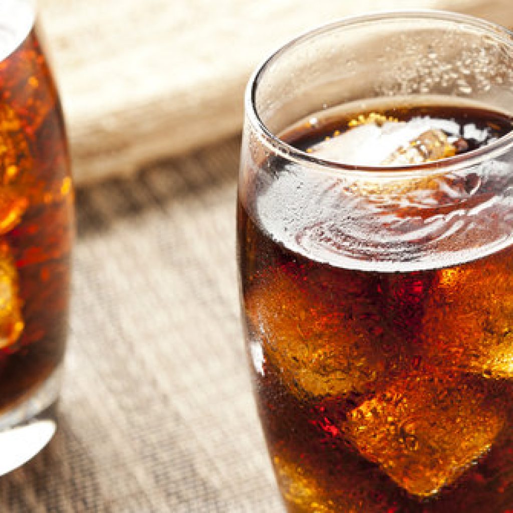 Nyeri Dada Usai Minum Soda, Tanda Bahaya?