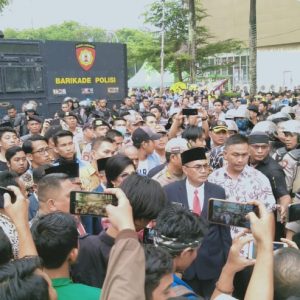 Ketua DPRD Sumsel Temui Mahasiswa Orasi