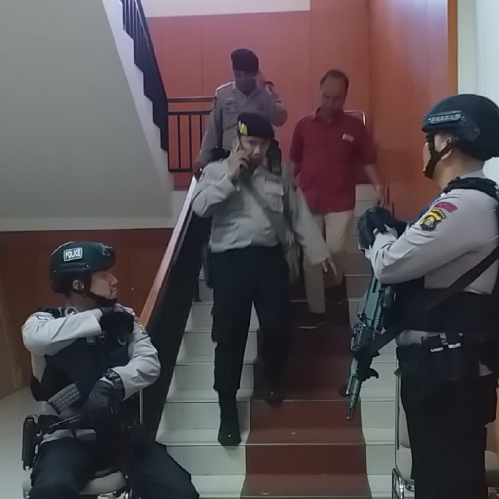 KPK Periksa Ruang Kerja Bupati Dan Ruang Kerja Kabid PUPR