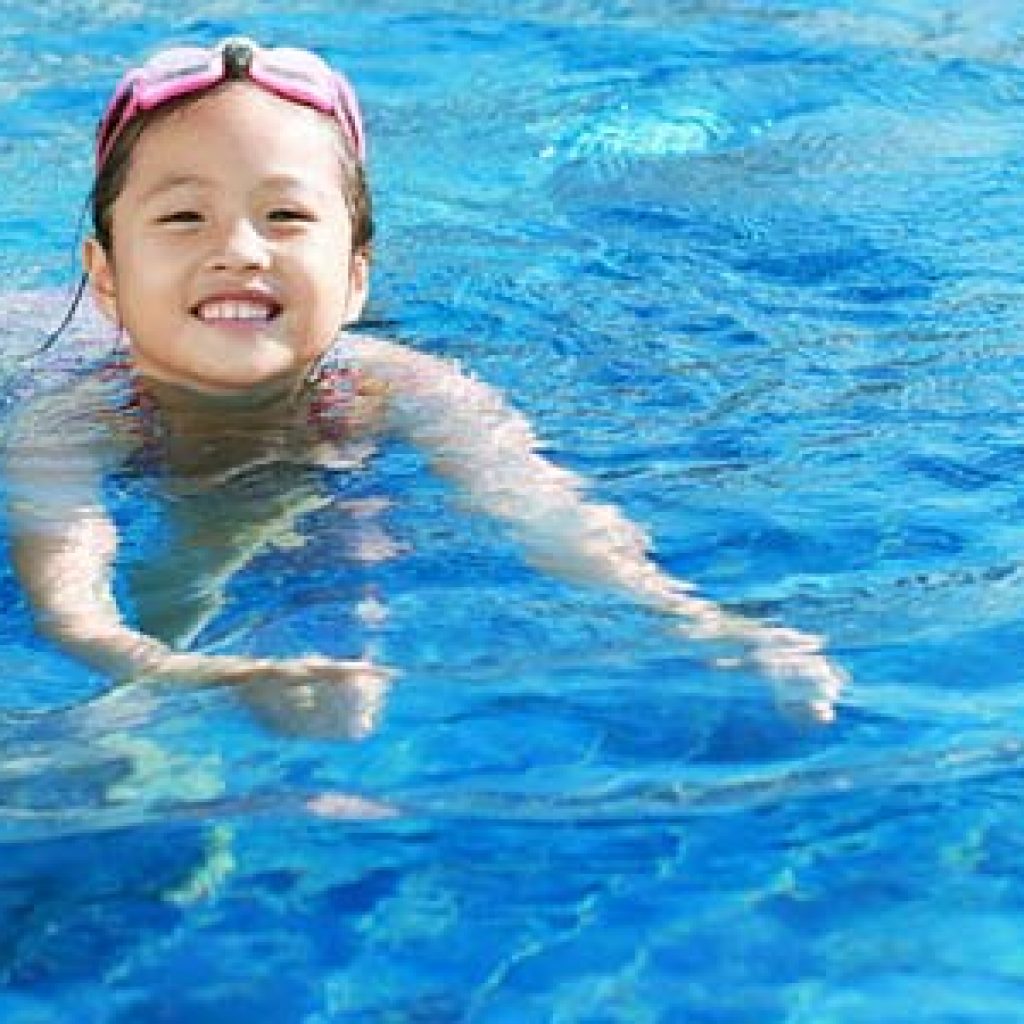 Cara Mudah Belajar Berenang untuk Anda yang Masih Pemula