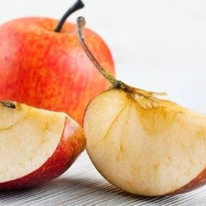 Makan Apel dengan Kulitnya atau Dikupas, Mana yang Lebih Sehat?