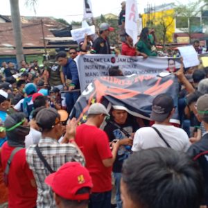 Tolak Kebijakan, Ratusan Pengemudi Ojol dan Taksol Datangi Kantor PT. Gojek