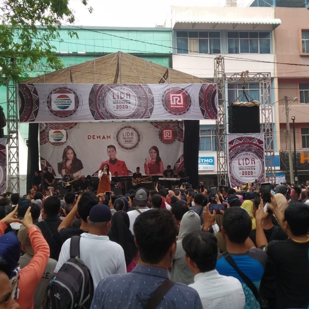 Warga Palembang Antusias Saksikan Penampilan Bintang LIDA dan D’Academy