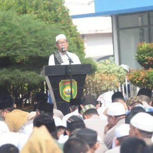 Gubernur Gelar Sholat Istisqo Bersama Ribuan Jemaah