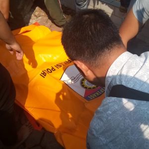 Mayat Pria Tanpa Identitas Ditemukan Tewas di Dalam Paret, Depan Kantor Gubernur Sumsel