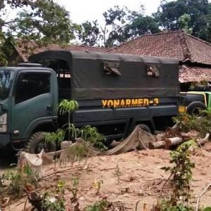 Detik-Detik Perpisahan TNI Satgas dan Warga