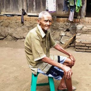 Meski Rumahnya Tidak Ikut Direhab, Mbah Surat Senang Dengan Adanya TMMD