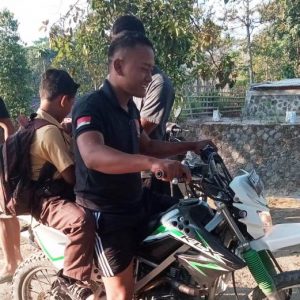 Antar Anak Sekolah, Menjadi Kenangan Bagi Pratu Riswan