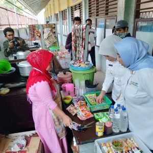 Pastikan Makanan Aman, Fitrianti Agustinda Kembali Sidak Kantin Sekolah di Palembang