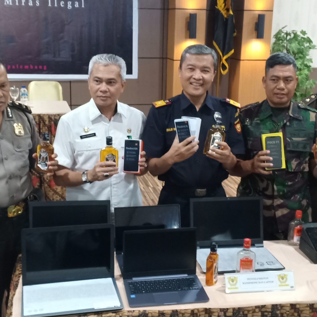 Bea Cukai Sita Ratusan Ponsel dan Laptop Ilegal Asal Singapura di Sumsel