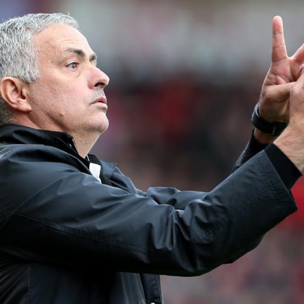 Catatan Merah  ‘Parkir Bus’ Jose Mourinho