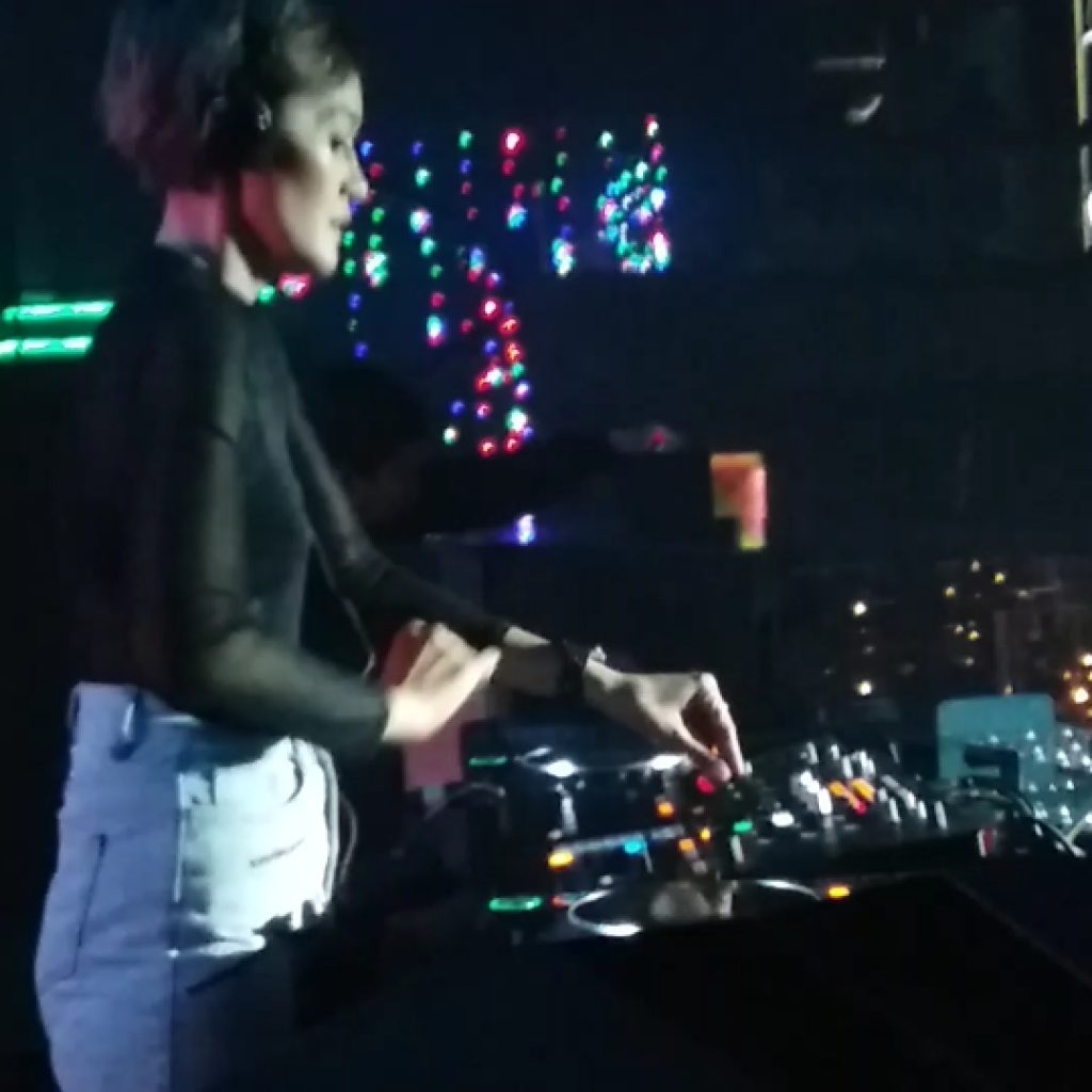 Selain DJ, Lovella Juga Buka Online Shop